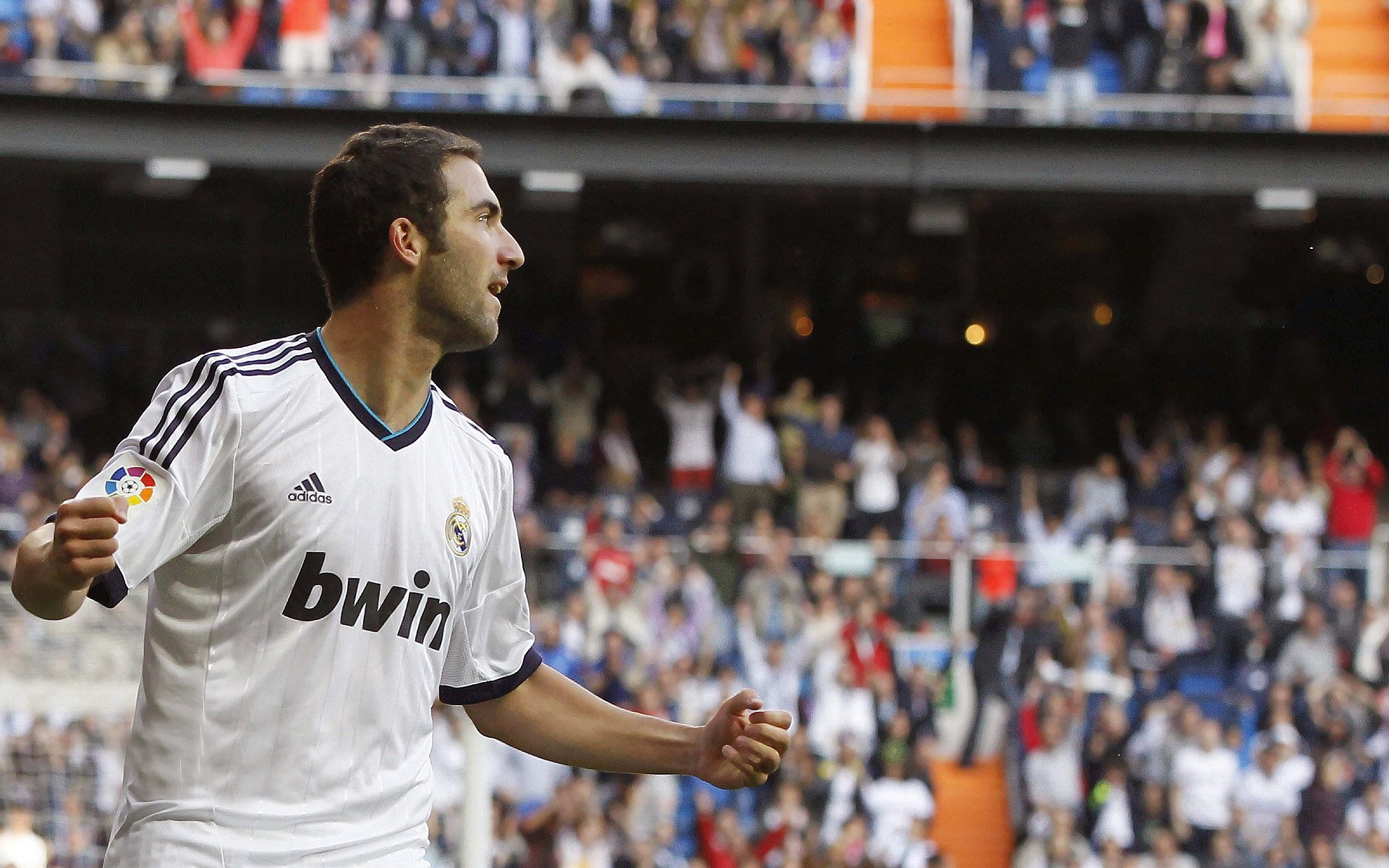 曼联中场表现不佳引发外界质疑，曼联历史十大中场